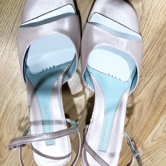 Liz Claiborne Women’s Zelma Rosa Luster Kidskin Sandals - Picture 2 of 9